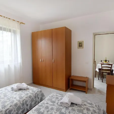 Gemuetliche In Valica Mit Grossem Garten Apartman Mazurija