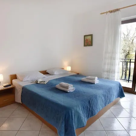 Gemuetliche In Valica Mit Grossem Garten Apartman
