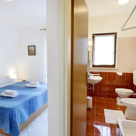 Gemuetliche In Valica Mit Grossem Garten Apartman